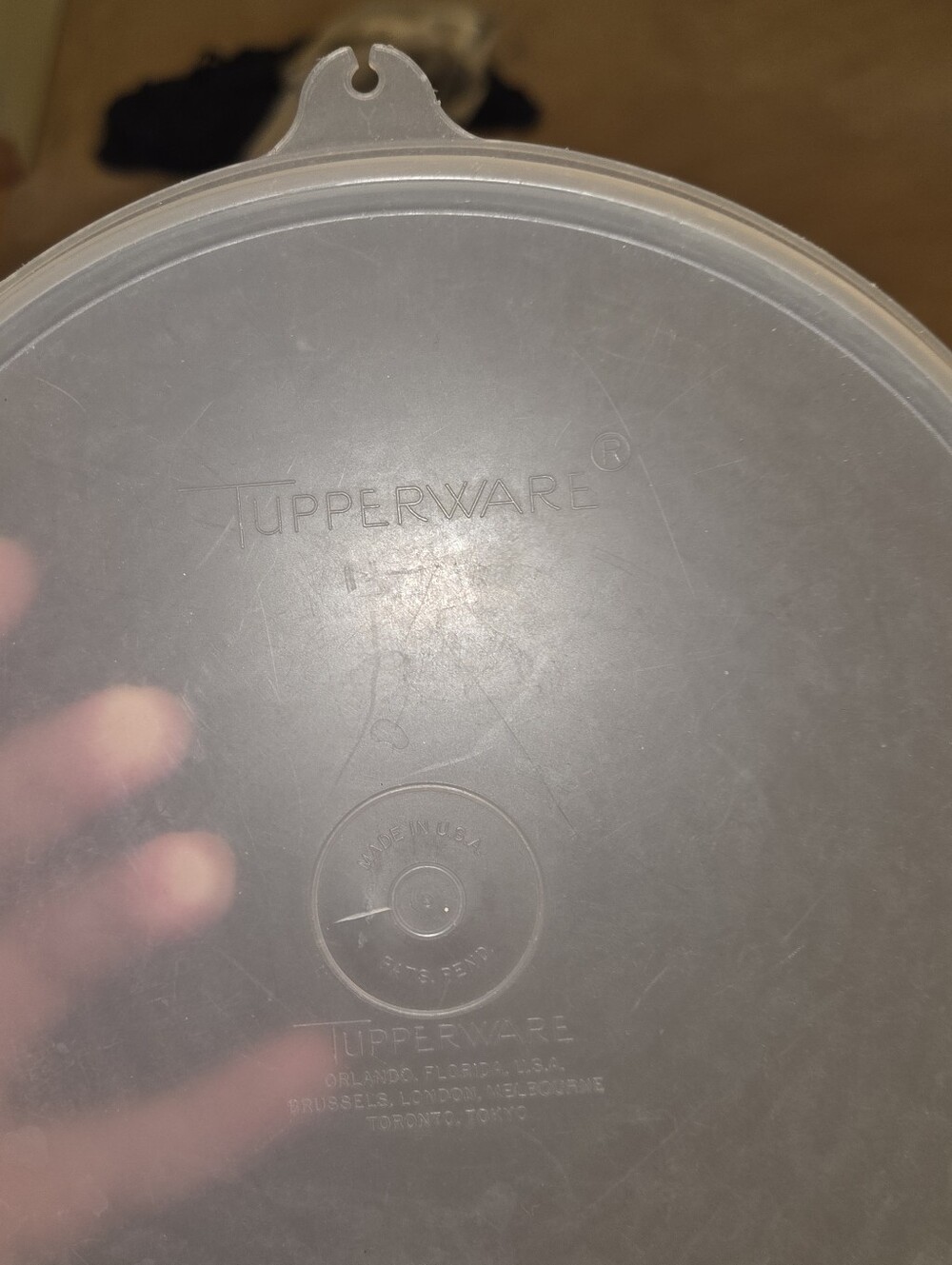 Vintage Tupperware jello mold with lid and 3 decorative holiday designs - Picture 4 of 5
